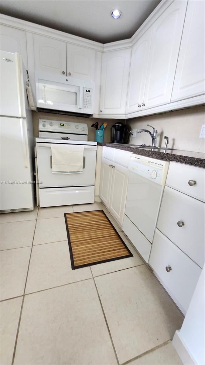 Real estate property located at 2115 Cambridge E #2115, Broward, Cambridge E Condo, Deerfield Beach, FL