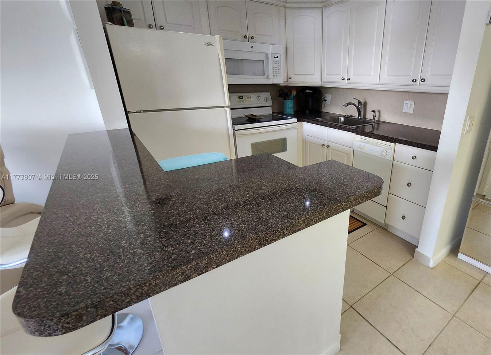 Real estate property located at 2115 Cambridge E #2115, Broward, Cambridge E Condo, Deerfield Beach, FL