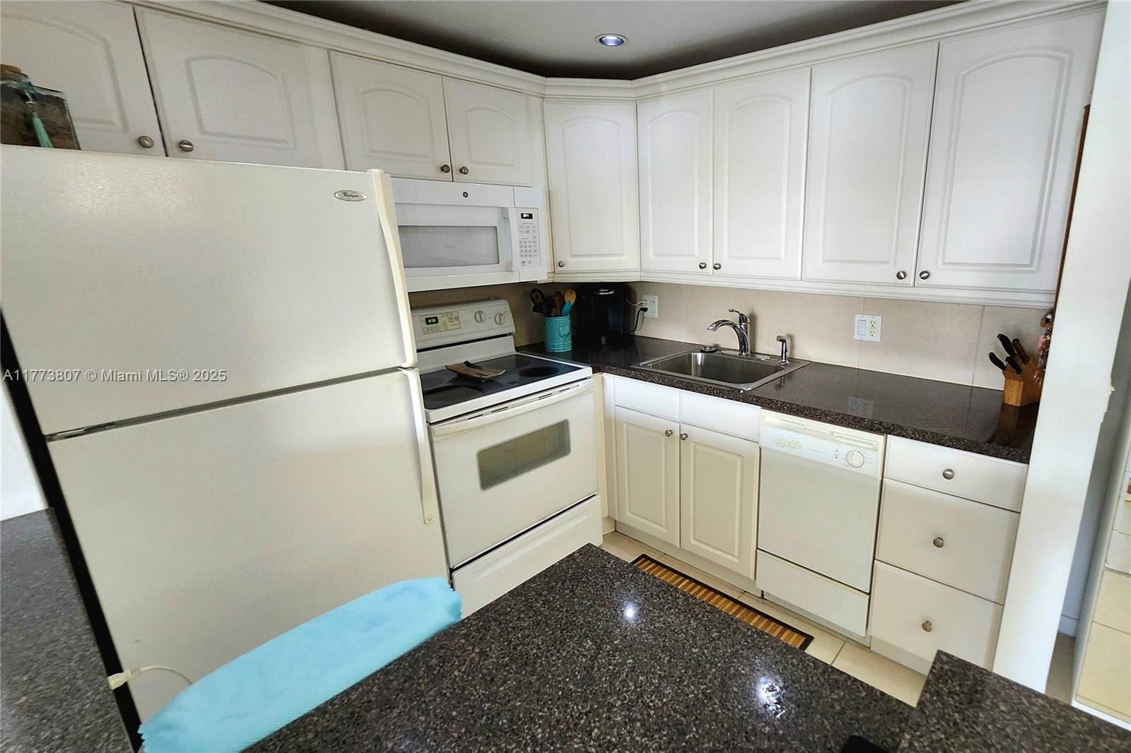 Real estate property located at 2115 Cambridge E #2115, Broward, Cambridge E Condo, Deerfield Beach, FL