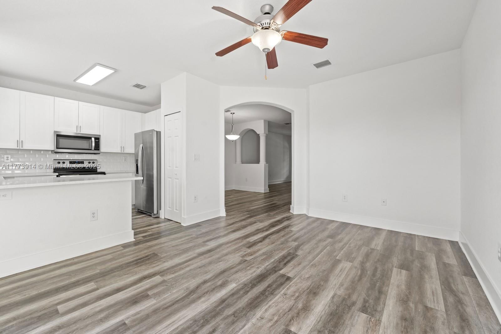 Real estate property located at 2556 15th Ct, Miami-dade, Keys Garden, Homestead, FL
