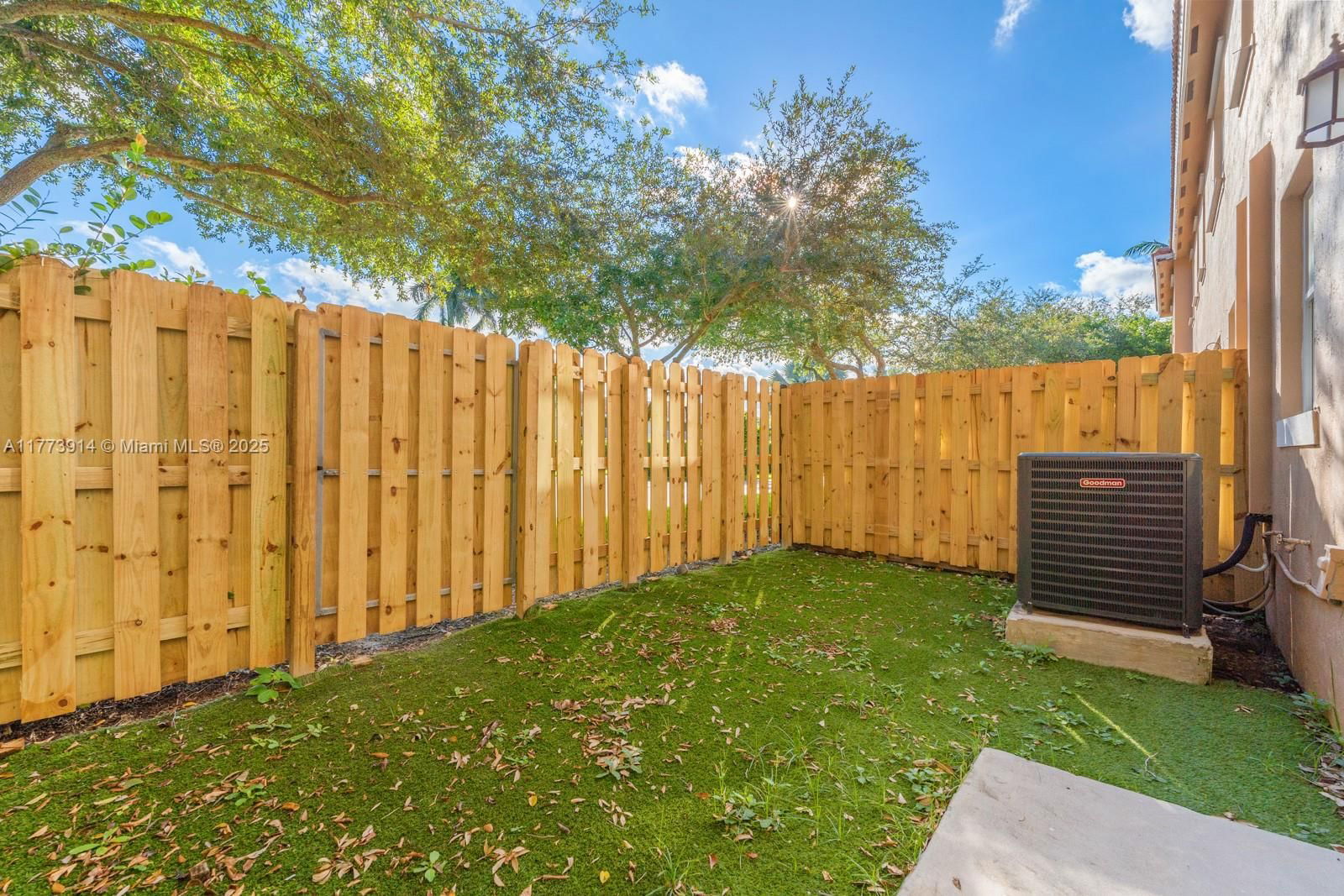 Real estate property located at 2556 15th Ct, Miami-dade, Keys Garden, Homestead, FL