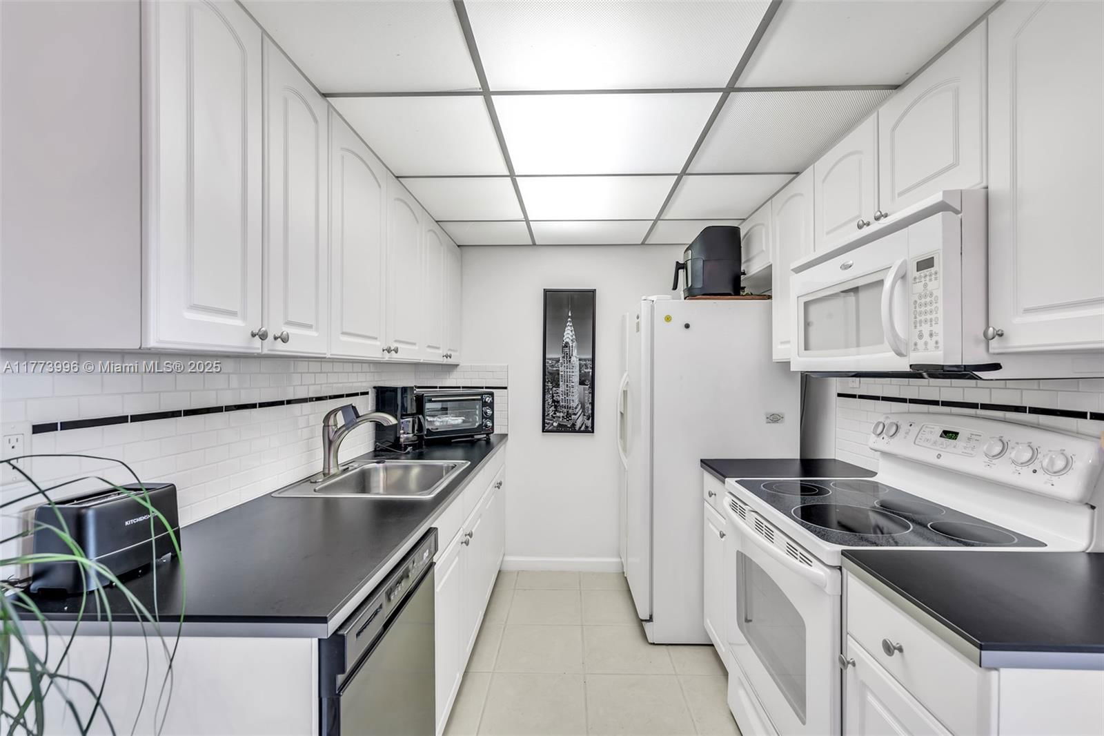 Real estate property located at 3031 Swansea B #3031, Broward, Swansea Condo, Deerfield Beach, FL