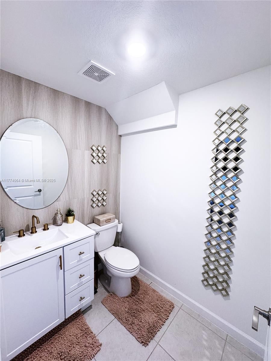 Real estate property located at 5534 27th Pl #1, Broward, Calcutta First Addition, Lauderhill, FL