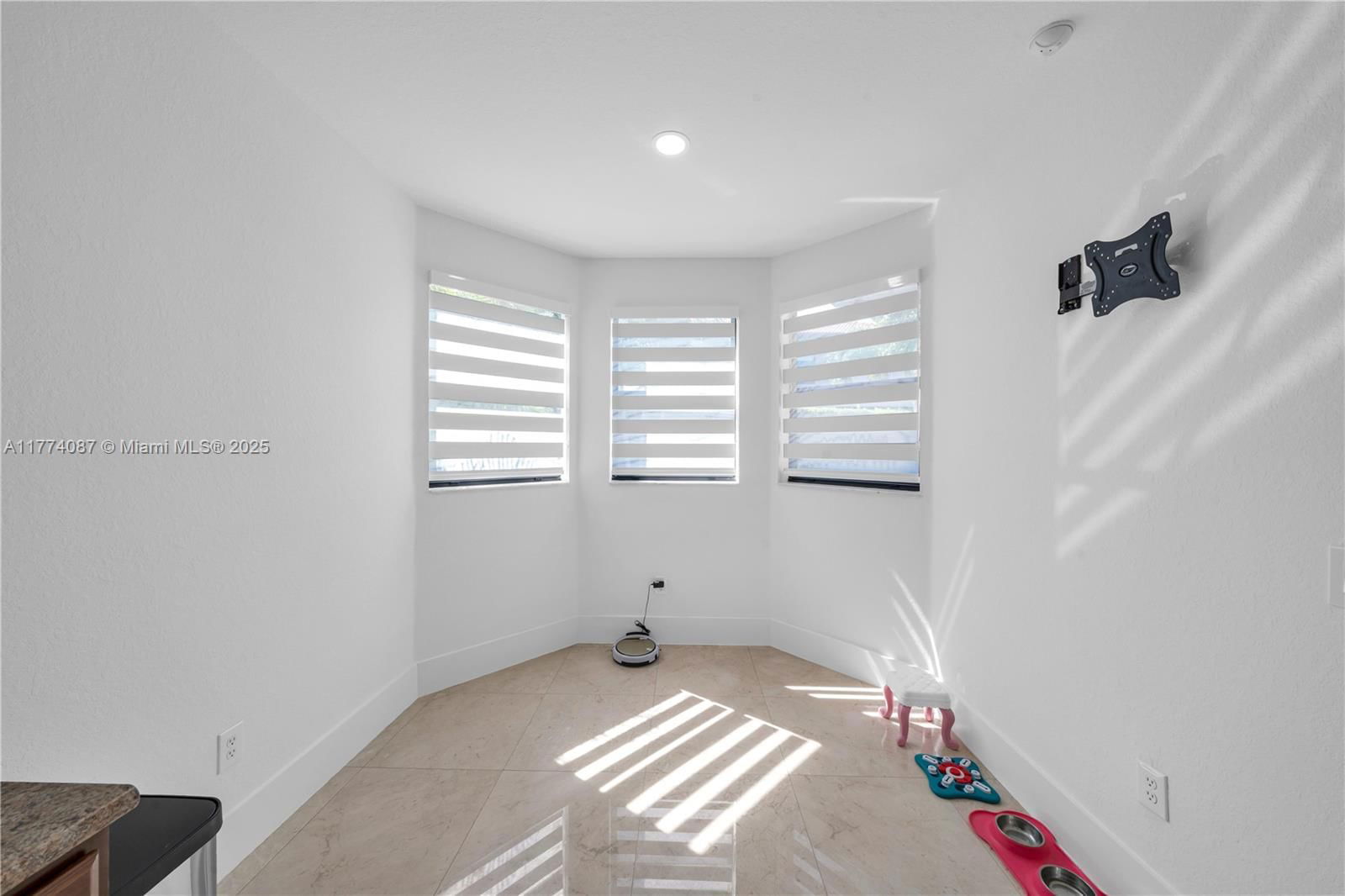 Real estate property located at 15504 116th Ter, Miami-dade, Century Gardens At Tamiam, Miami, FL