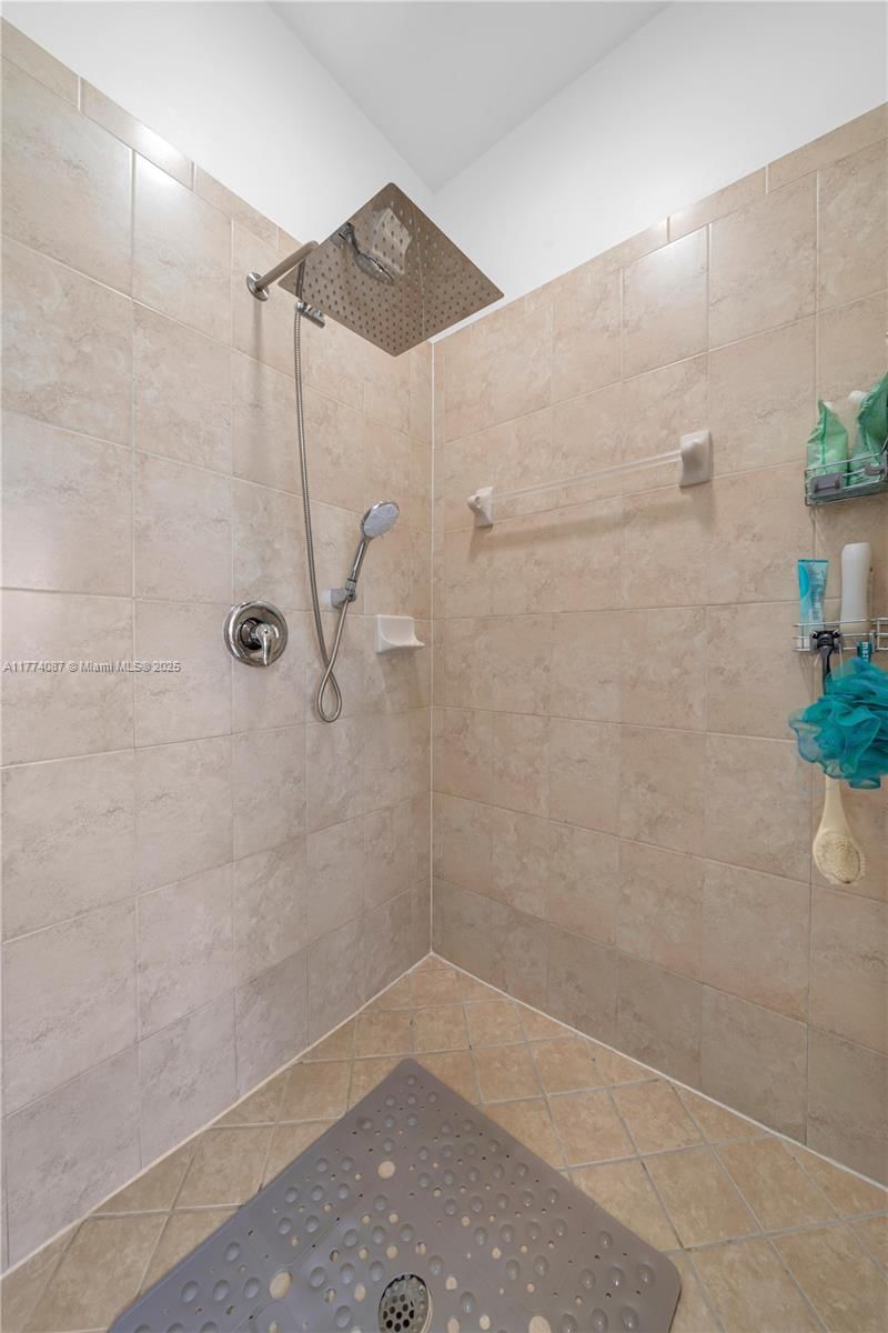 Real estate property located at 15504 116th Ter, Miami-dade, Century Gardens At Tamiam, Miami, FL