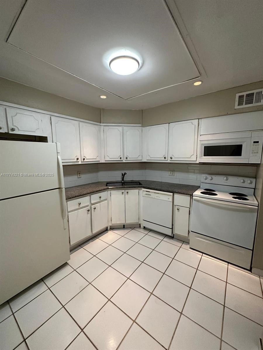 Real estate property located at , Broward, Garden Lakes Of Inverrary, Lauderhill, FL