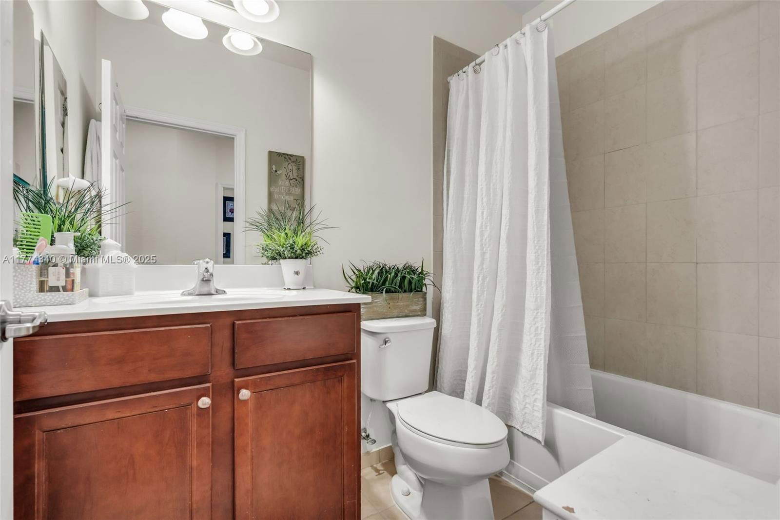 Real estate property located at 10228 88th Ter #10228, Miami-dade, Grand Bay North, Doral, FL