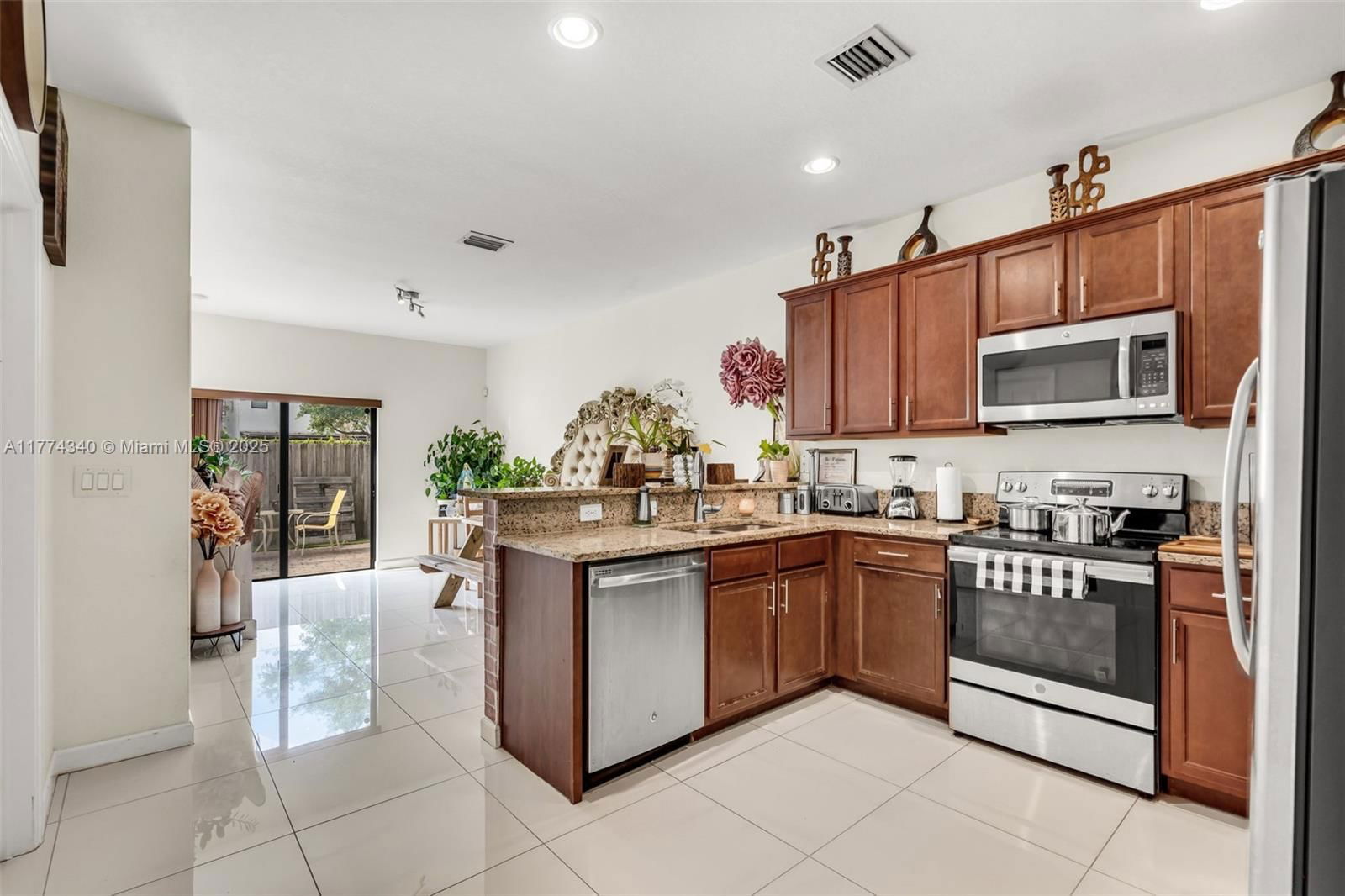 Real estate property located at 10228 88th Ter #10228, Miami-dade, Grand Bay North, Doral, FL