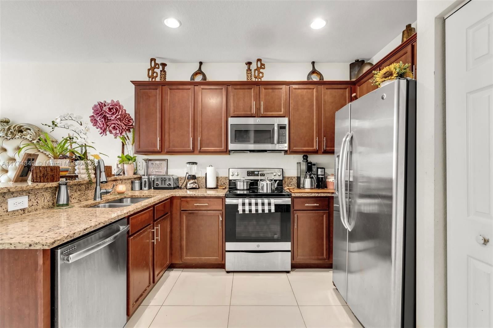 Real estate property located at 10228 88th Ter #10228, Miami-dade, Grand Bay North, Doral, FL