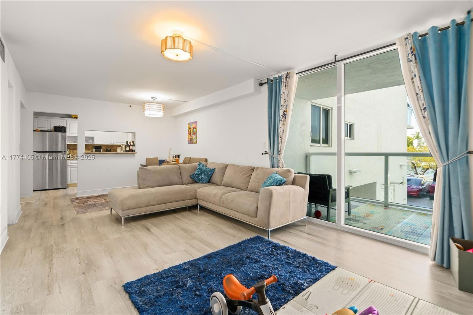 Real estate property located at 2457 Collins Ave #202, Miami-dade, The Royal Club Condo, Miami Beach, FL