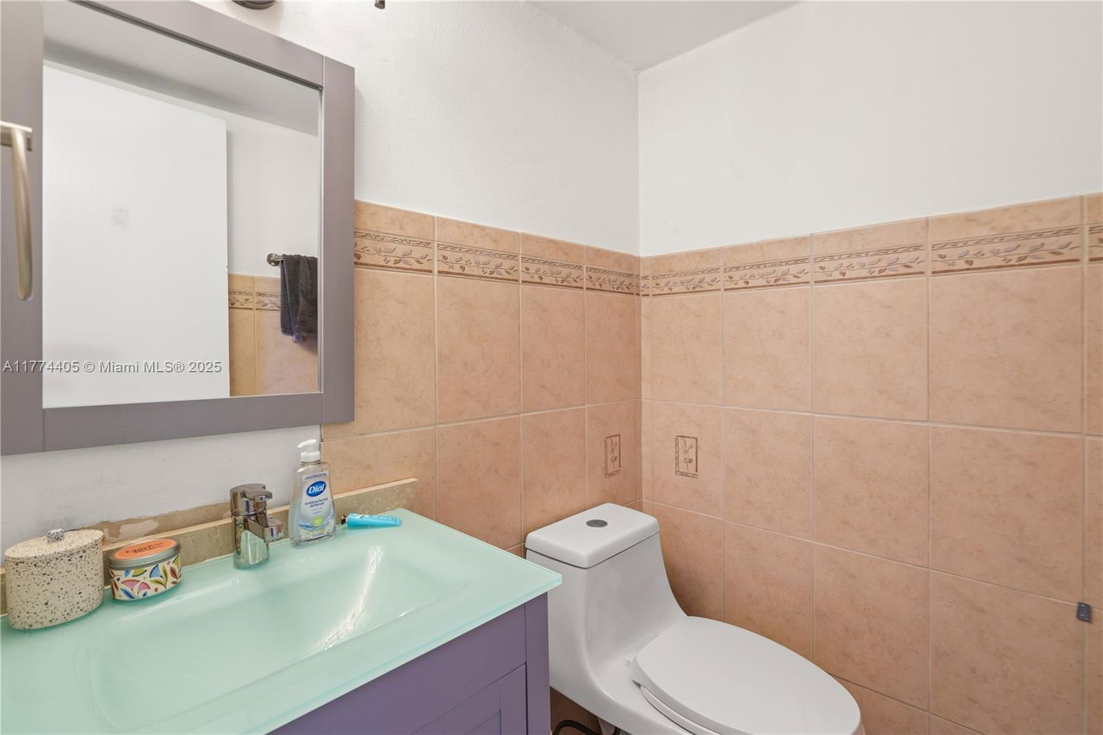 Real estate property located at 2457 Collins Ave #202, Miami-dade, The Royal Club Condo, Miami Beach, FL