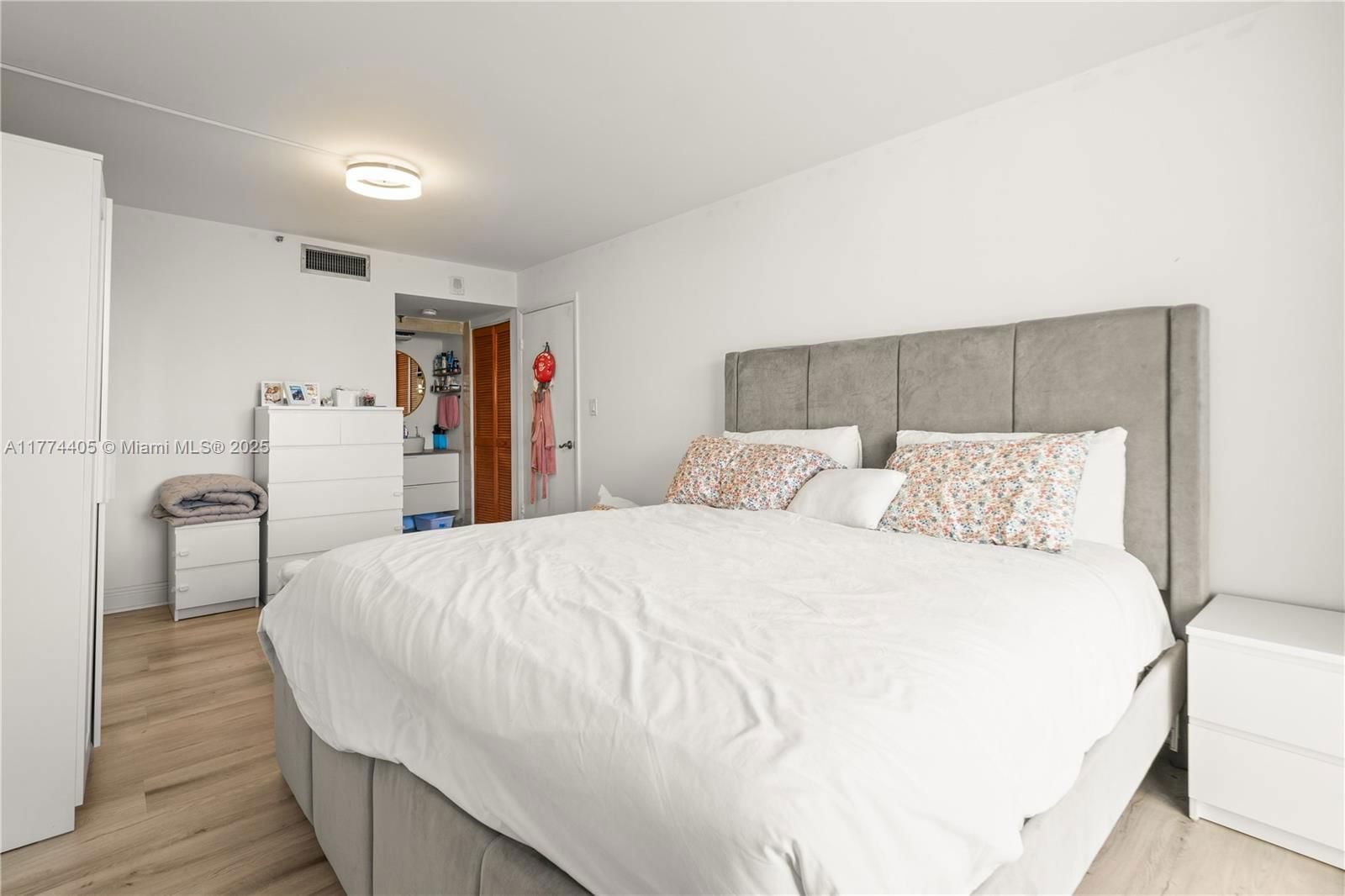 Real estate property located at 2457 Collins Ave #202, Miami-dade, The Royal Club Condo, Miami Beach, FL