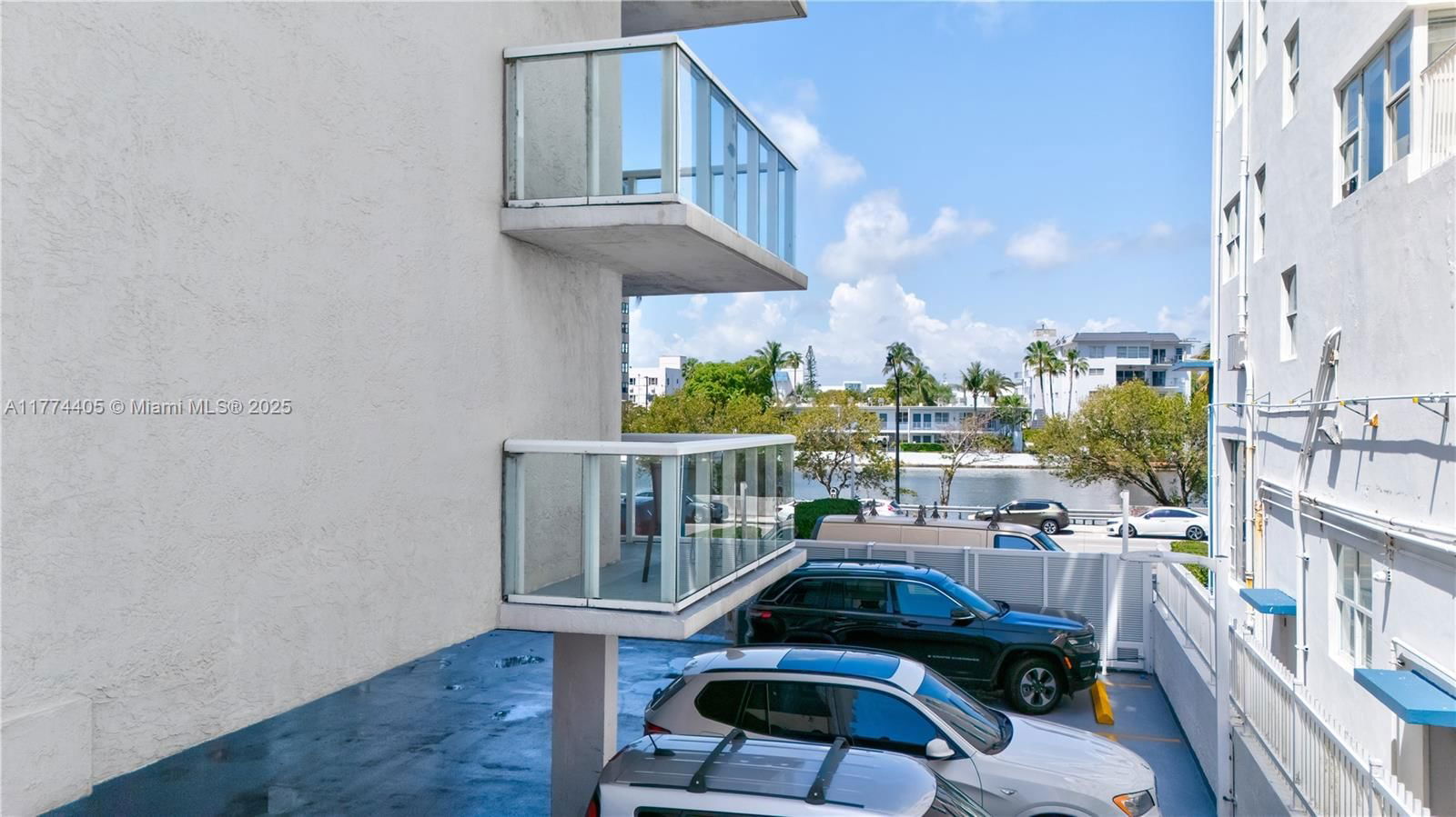 Real estate property located at 2457 Collins Ave #202, Miami-dade, The Royal Club Condo, Miami Beach, FL