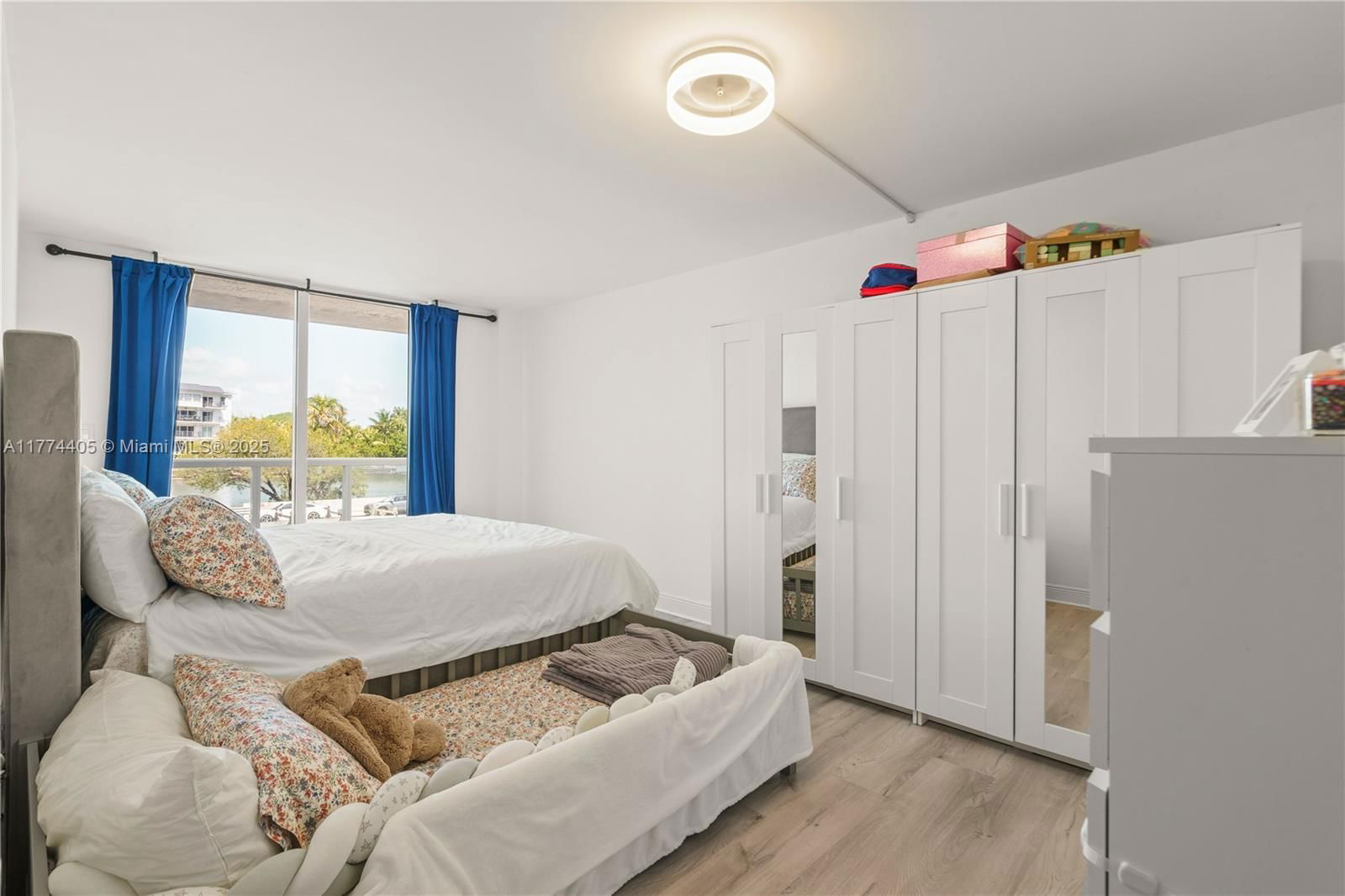 Real estate property located at 2457 Collins Ave #202, Miami-dade, The Royal Club Condo, Miami Beach, FL