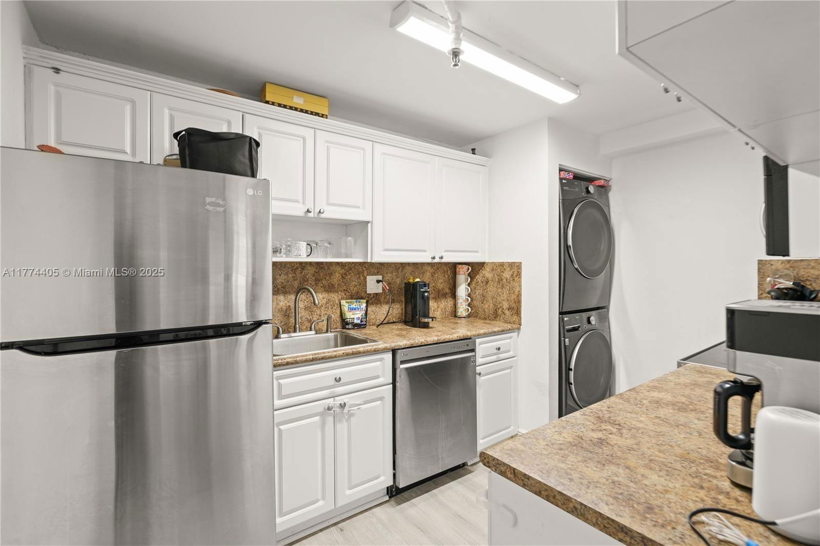 Real estate property located at 2457 Collins Ave #202, Miami-dade, The Royal Club Condo, Miami Beach, FL