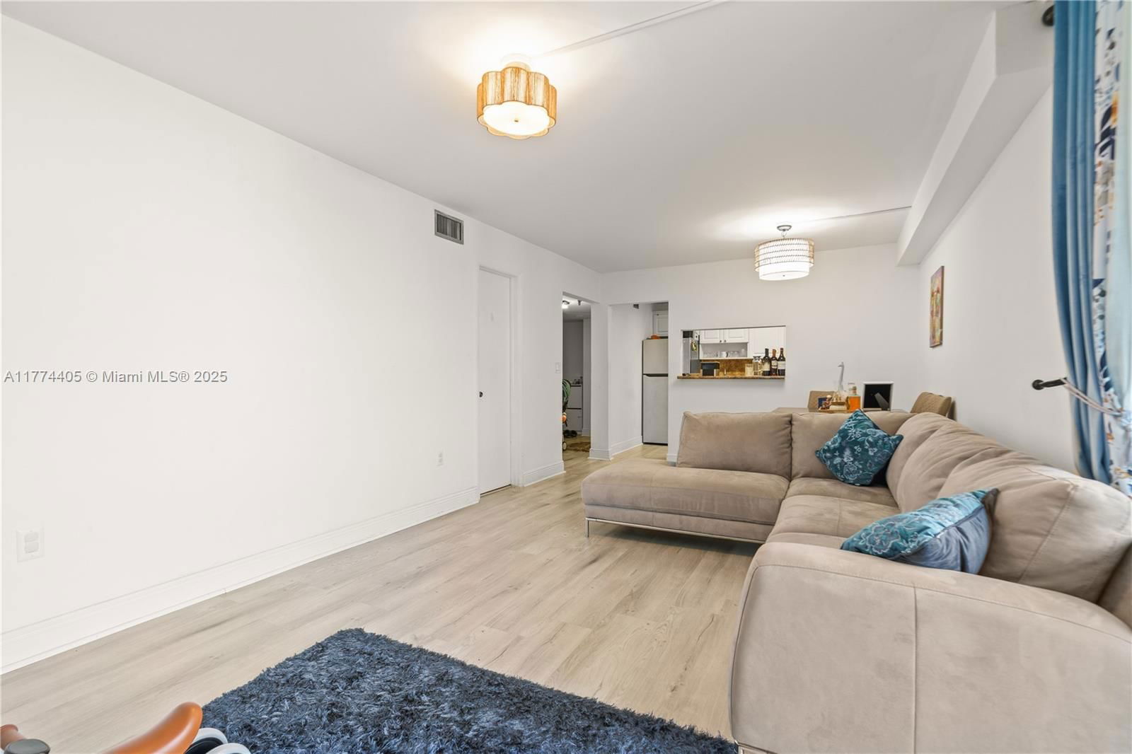Real estate property located at 2457 Collins Ave #202, Miami-dade, The Royal Club Condo, Miami Beach, FL