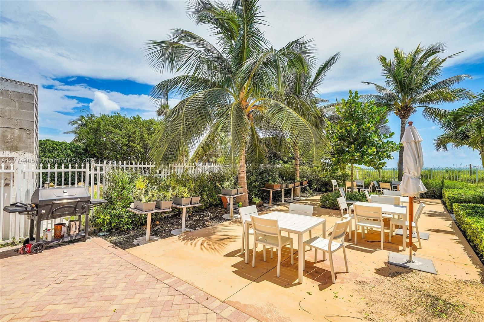 Real estate property located at 2457 Collins Ave #202, Miami-dade, The Royal Club Condo, Miami Beach, FL