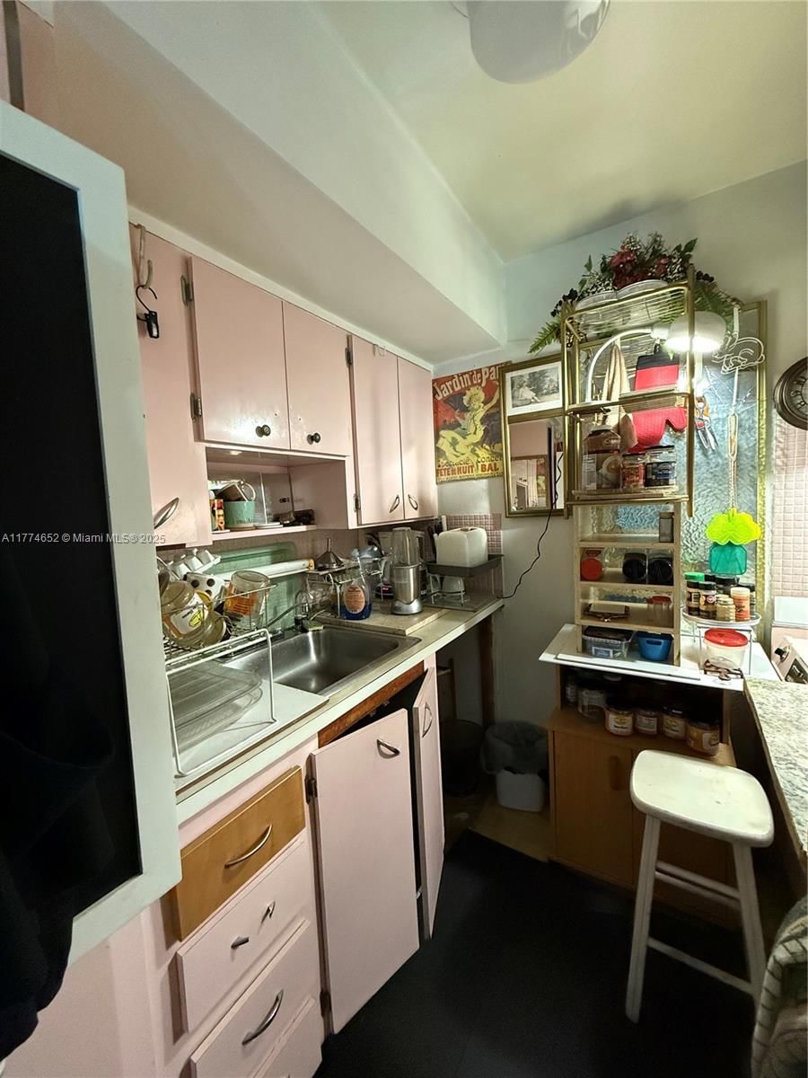 Real estate property located at 15610 6th Ave #32C, Miami-dade, Golden Towers Inc-golden, Miami, FL