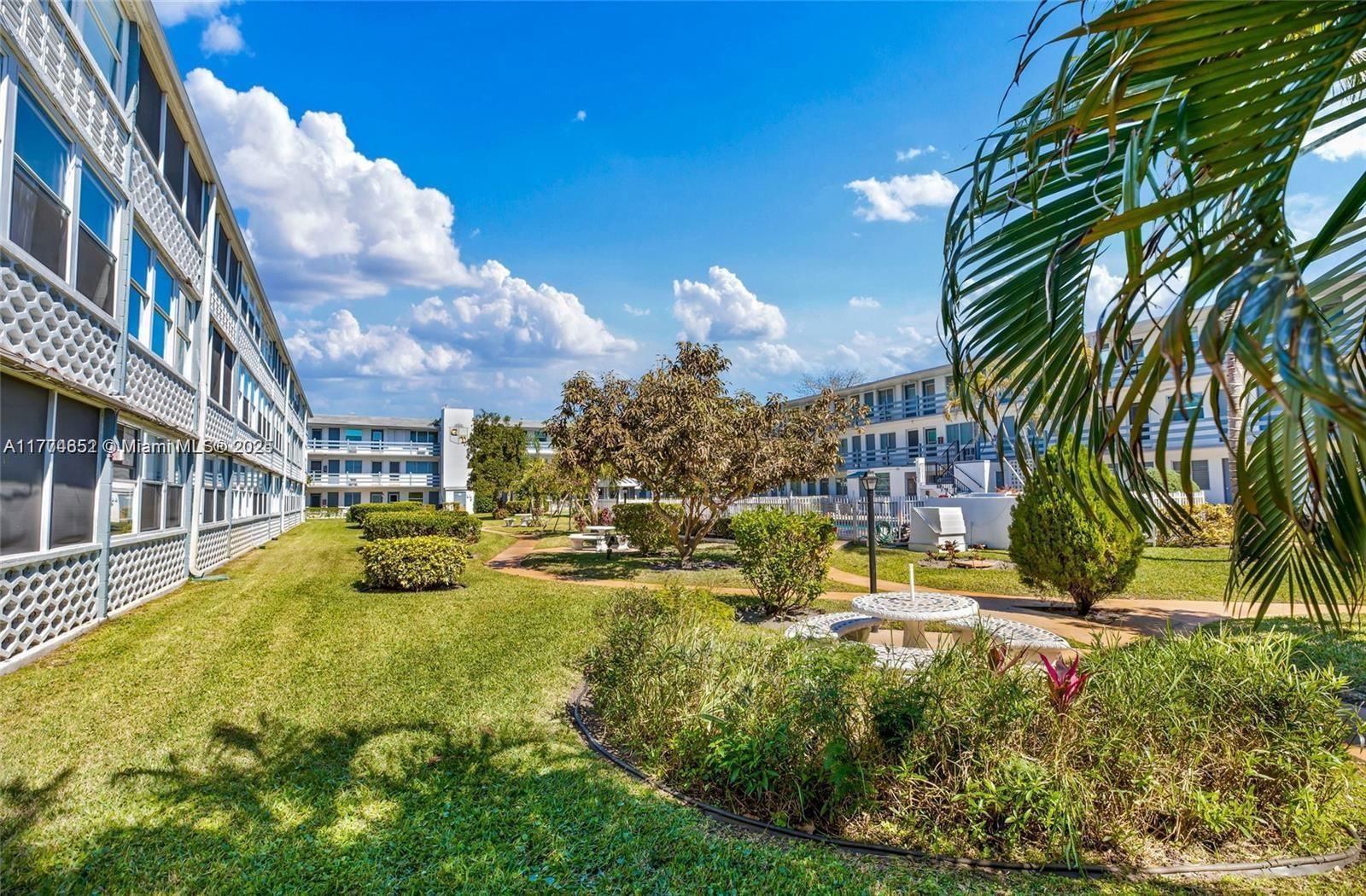 Real estate property located at 15610 6th Ave #32C, Miami-dade, Golden Towers Inc-golden, Miami, FL