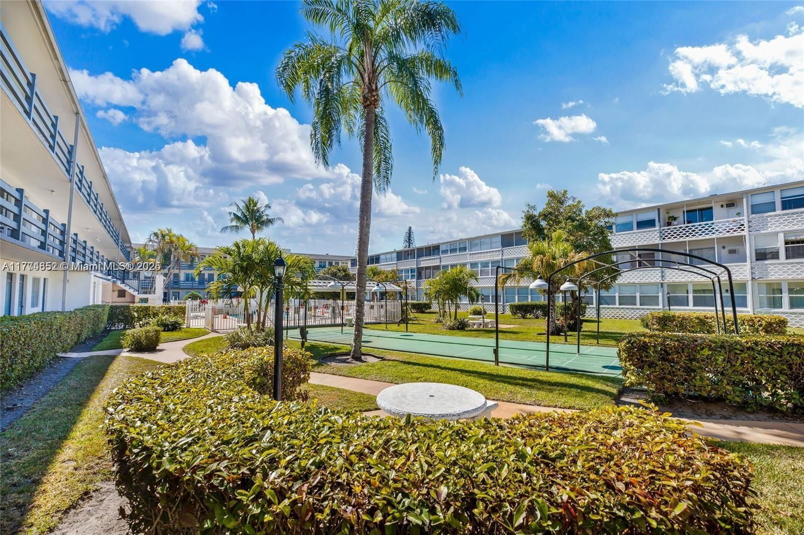 Real estate property located at 15610 6th Ave #32C, Miami-dade, Golden Towers Inc-golden, Miami, FL
