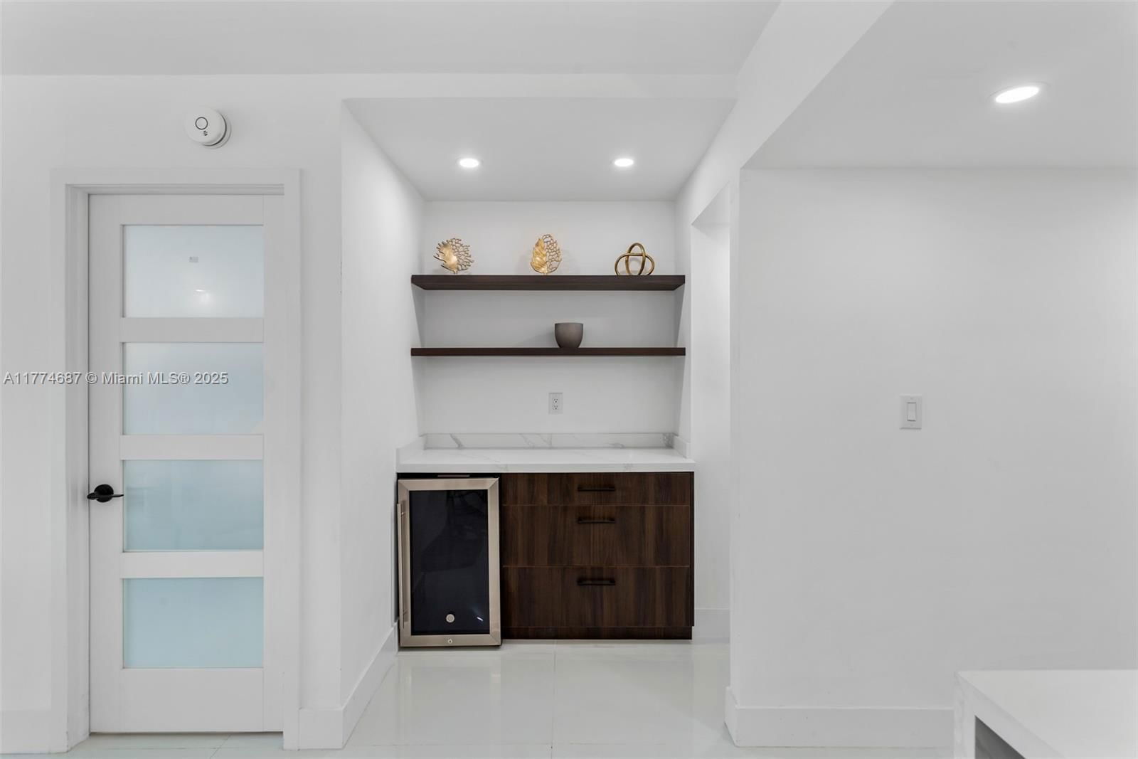 Real estate property located at 5701 Collins Ave #503, Miami-dade, Arlen Beach Condo, Miami Beach, FL