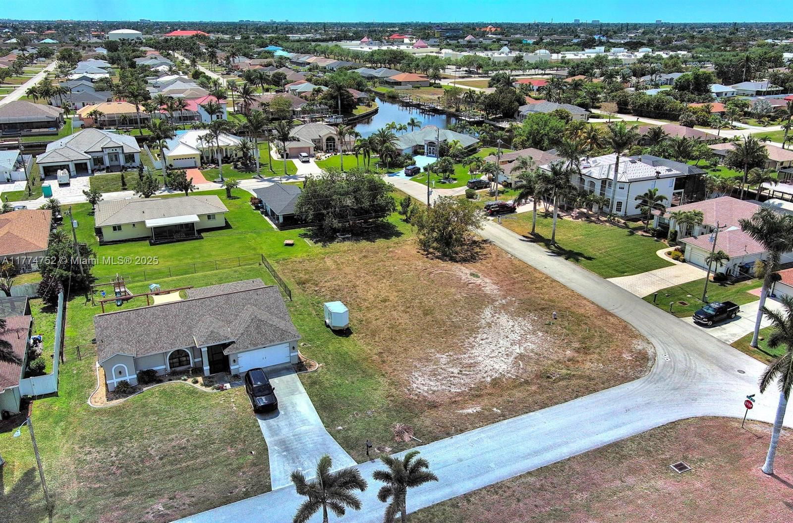 Real estate property located at 1802 20TH LN, Lee, Cape Coral, Cape Coral, FL