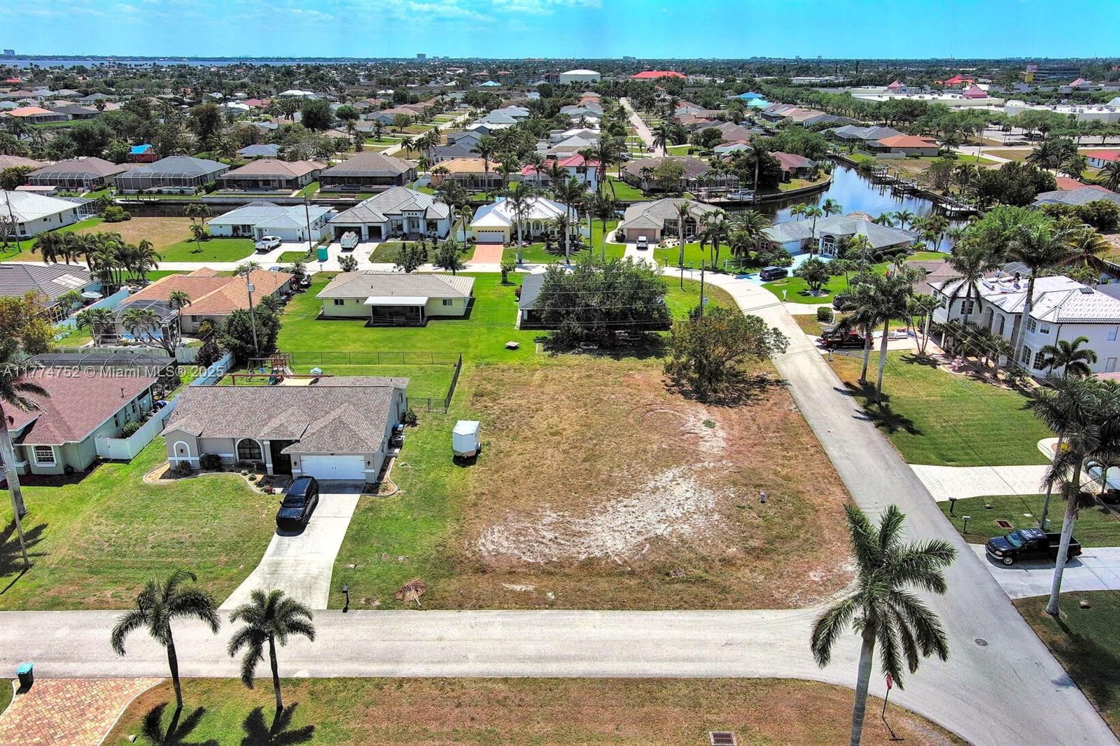 Real estate property located at 1802 20TH LN, Lee, Cape Coral, Cape Coral, FL
