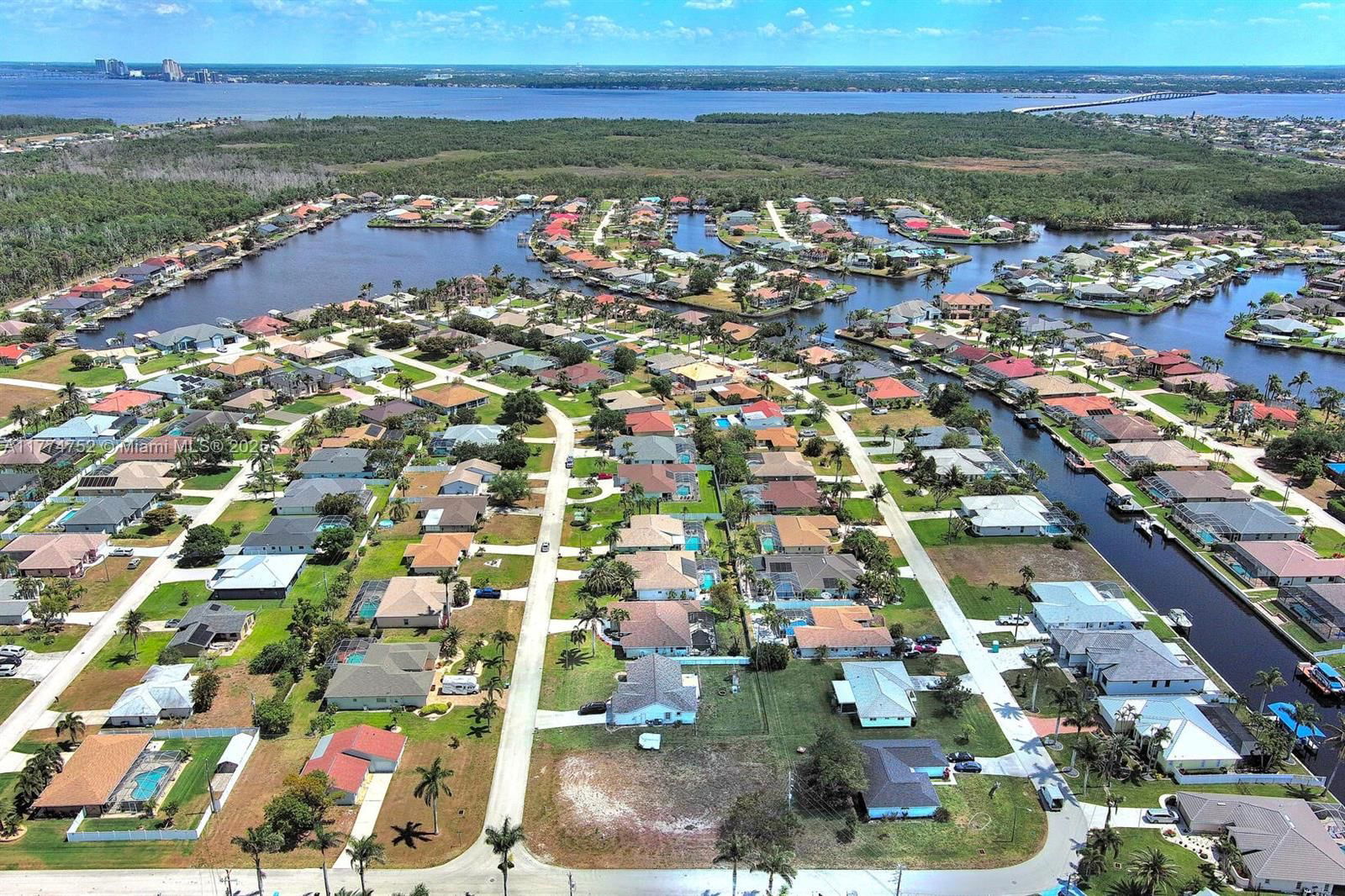 Real estate property located at 1802 20TH LN, Lee, Cape Coral, Cape Coral, FL