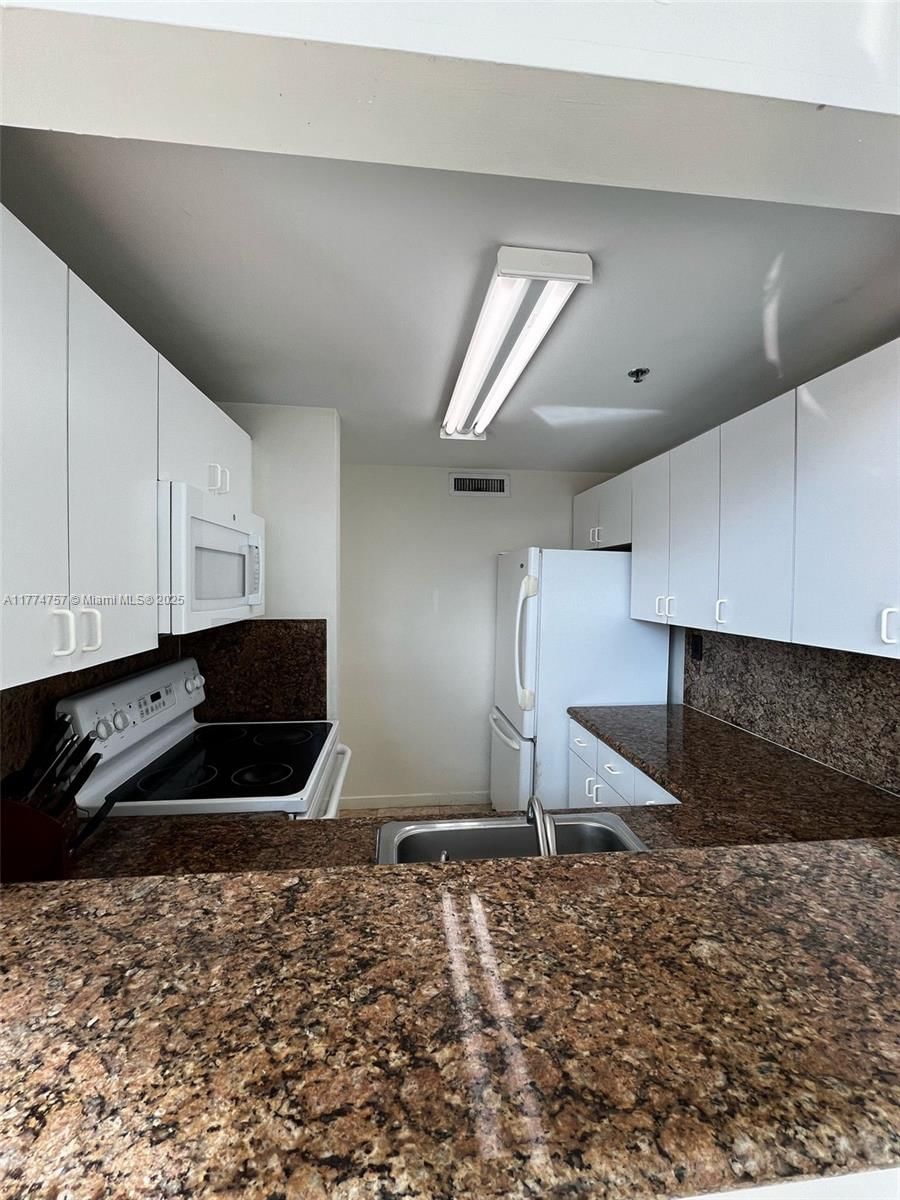 Real estate property located at 5445 Collins Ave L3, Miami-dade, Castle Beach Club Condo, Miami Beach, FL