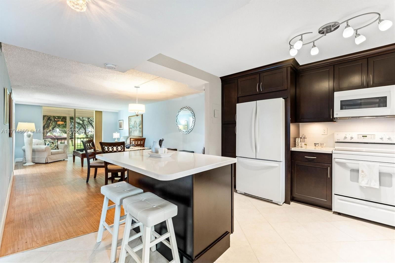 Real estate property located at 8990 Hollybrook Blvd #210, Broward, Hollybrook Golf And, Pembroke Pines, FL
