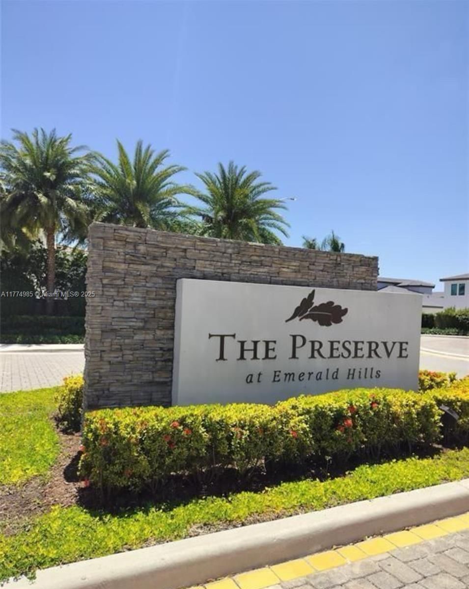 Real estate property located at 5725 Ashwood, Broward, Preserve At Emerald Hills, Hollywood, FL