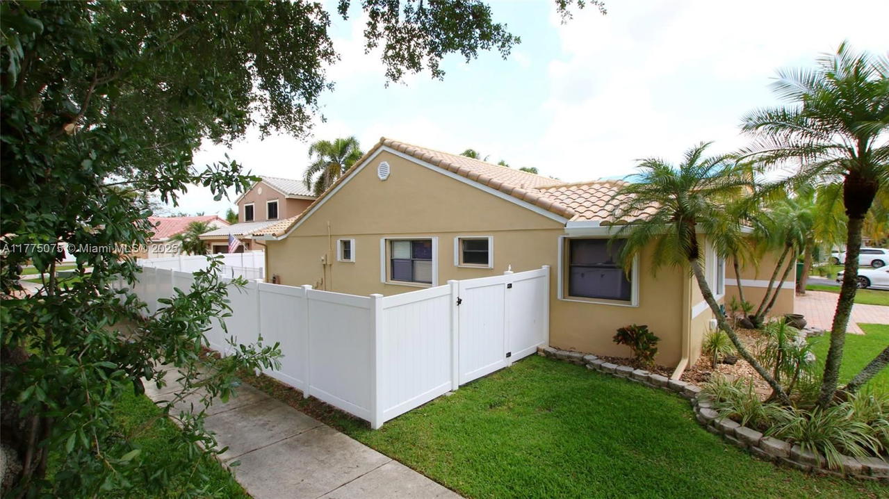 Real estate property located at 6302 Tweksbury Ter, Broward, Waverly Hundred, Davie, FL