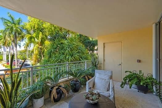 Real estate property located at 765 Crandon Blvd #202, Miami-dade, Lake Tower Condo, Key Biscayne, FL