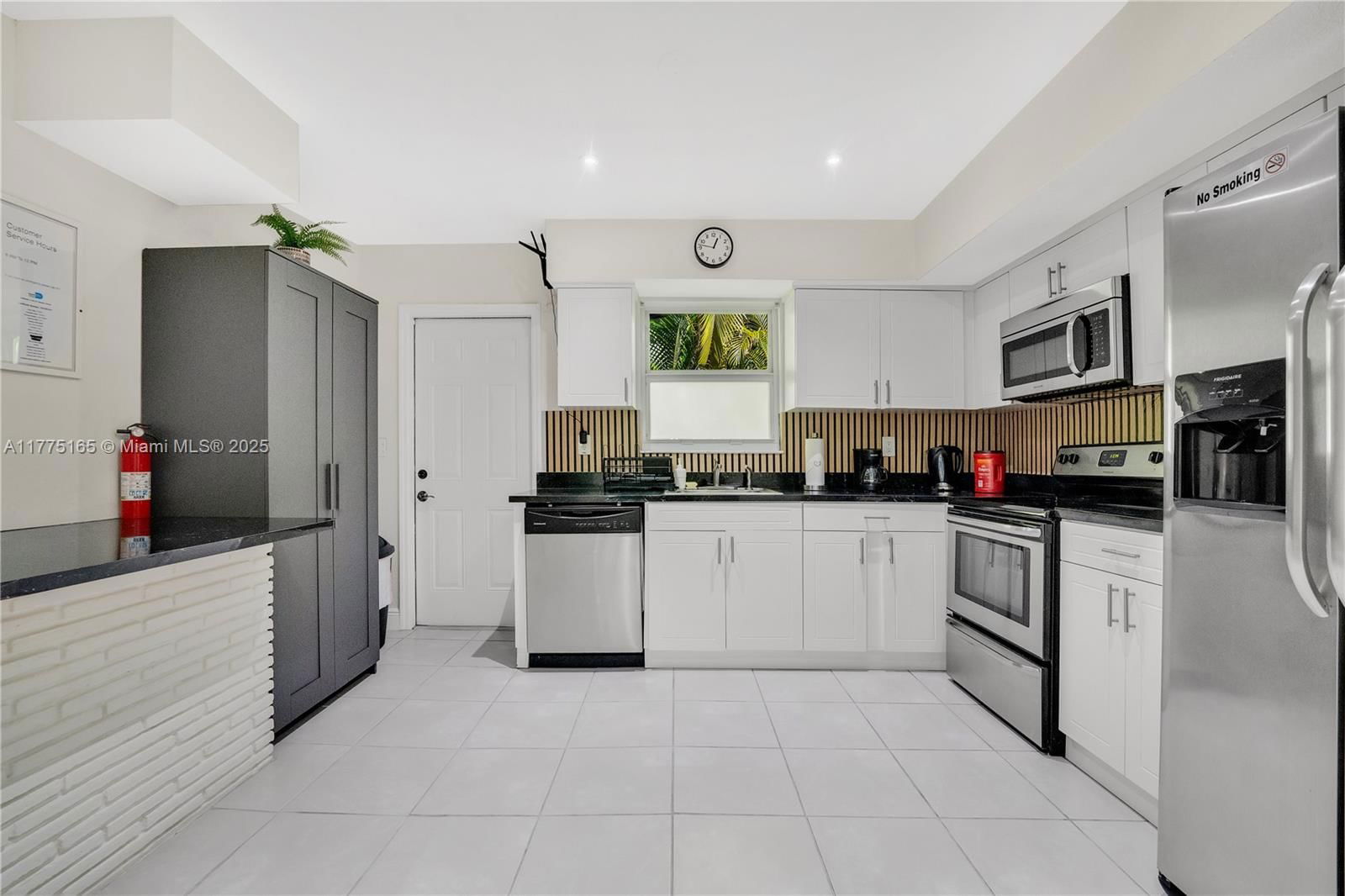 Real estate property located at 9111 4th Ave, Miami-dade, Pinewood Park Pl Amd 2nd, Miami, FL