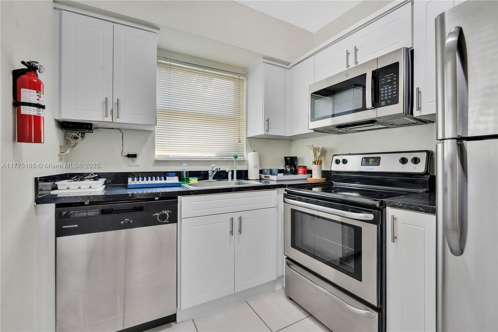 Real estate property located at 9111 4th Ave, Miami-dade, Pinewood Park Pl Amd 2nd, Miami, FL
