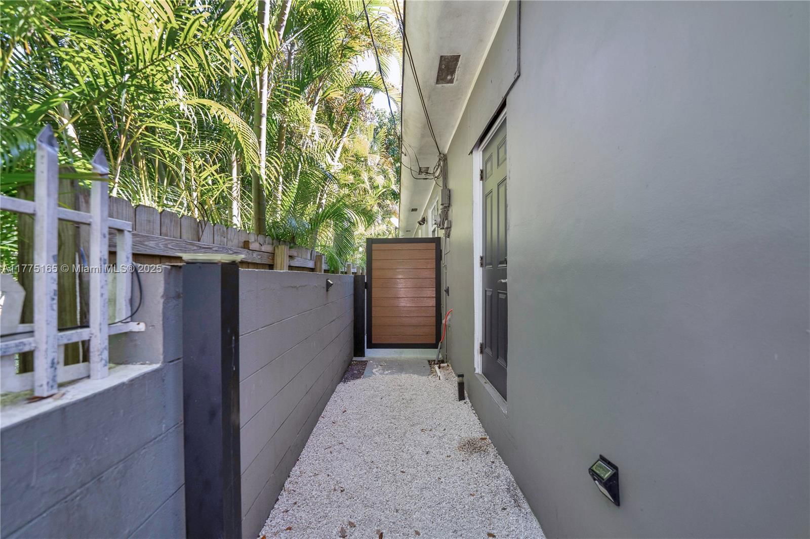 Real estate property located at 9111 4th Ave, Miami-dade, Pinewood Park Pl Amd 2nd, Miami, FL