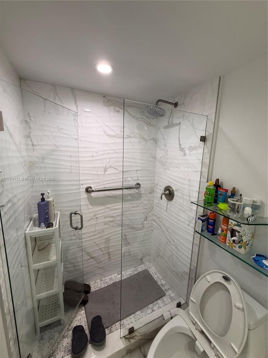Real estate property located at 5401 Collins Ave #1016, Miami-dade, The Carriage House Condo, Miami Beach, FL