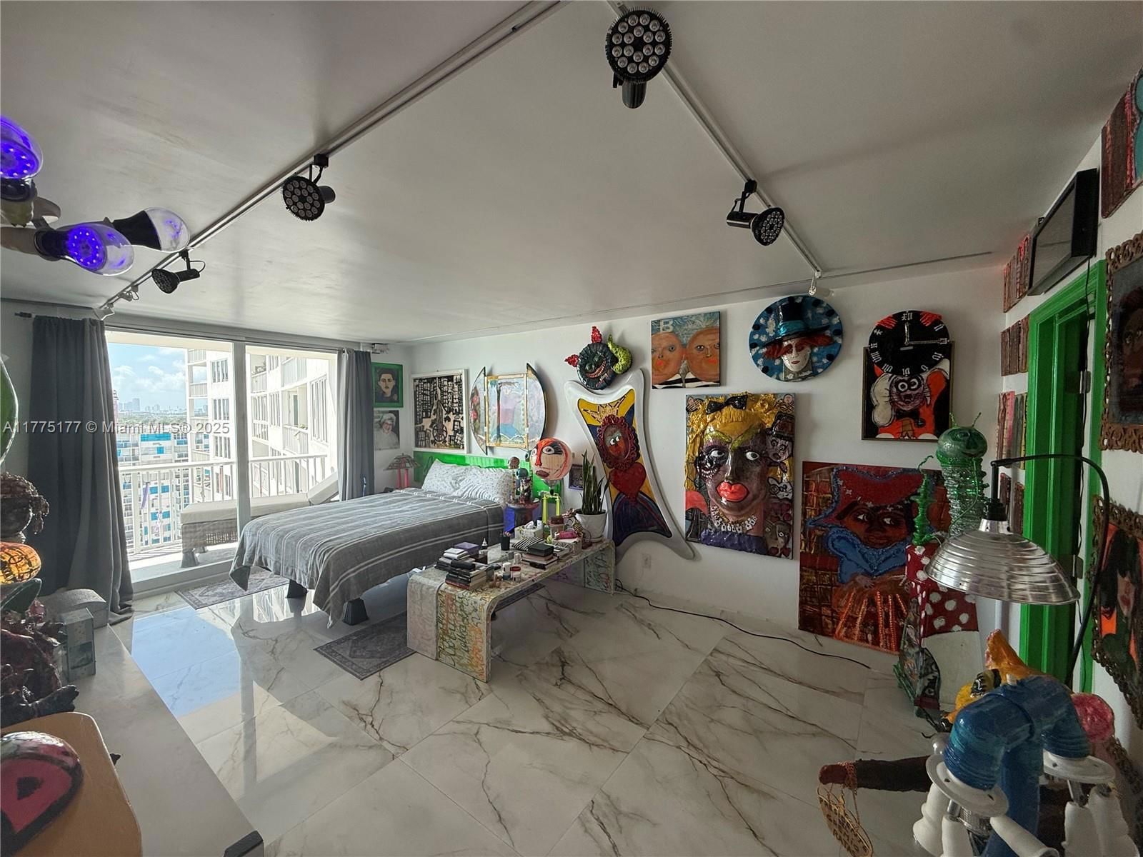 Real estate property located at 5401 Collins Ave #1016, Miami-dade, The Carriage House Condo, Miami Beach, FL