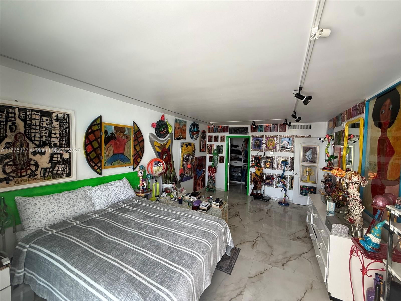 Real estate property located at 5401 Collins Ave #1016, Miami-dade, The Carriage House Condo, Miami Beach, FL