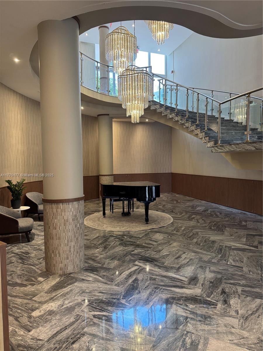 Real estate property located at 5401 Collins Ave #1016, Miami-dade, The Carriage House Condo, Miami Beach, FL