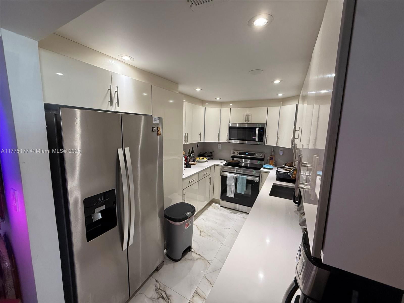 Real estate property located at 5401 Collins Ave #1016, Miami-dade, The Carriage House Condo, Miami Beach, FL