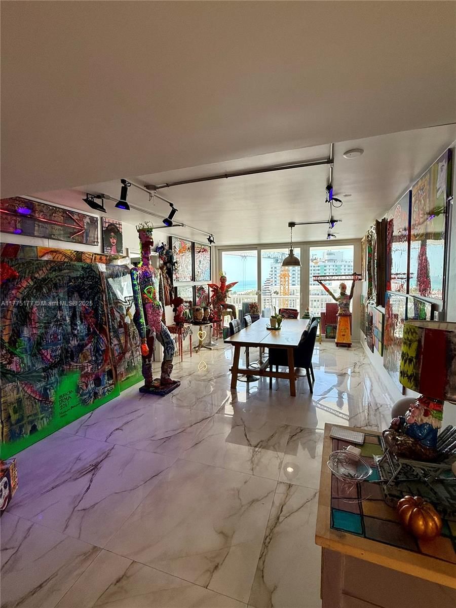 Real estate property located at 5401 Collins Ave #1016, Miami-dade, The Carriage House Condo, Miami Beach, FL