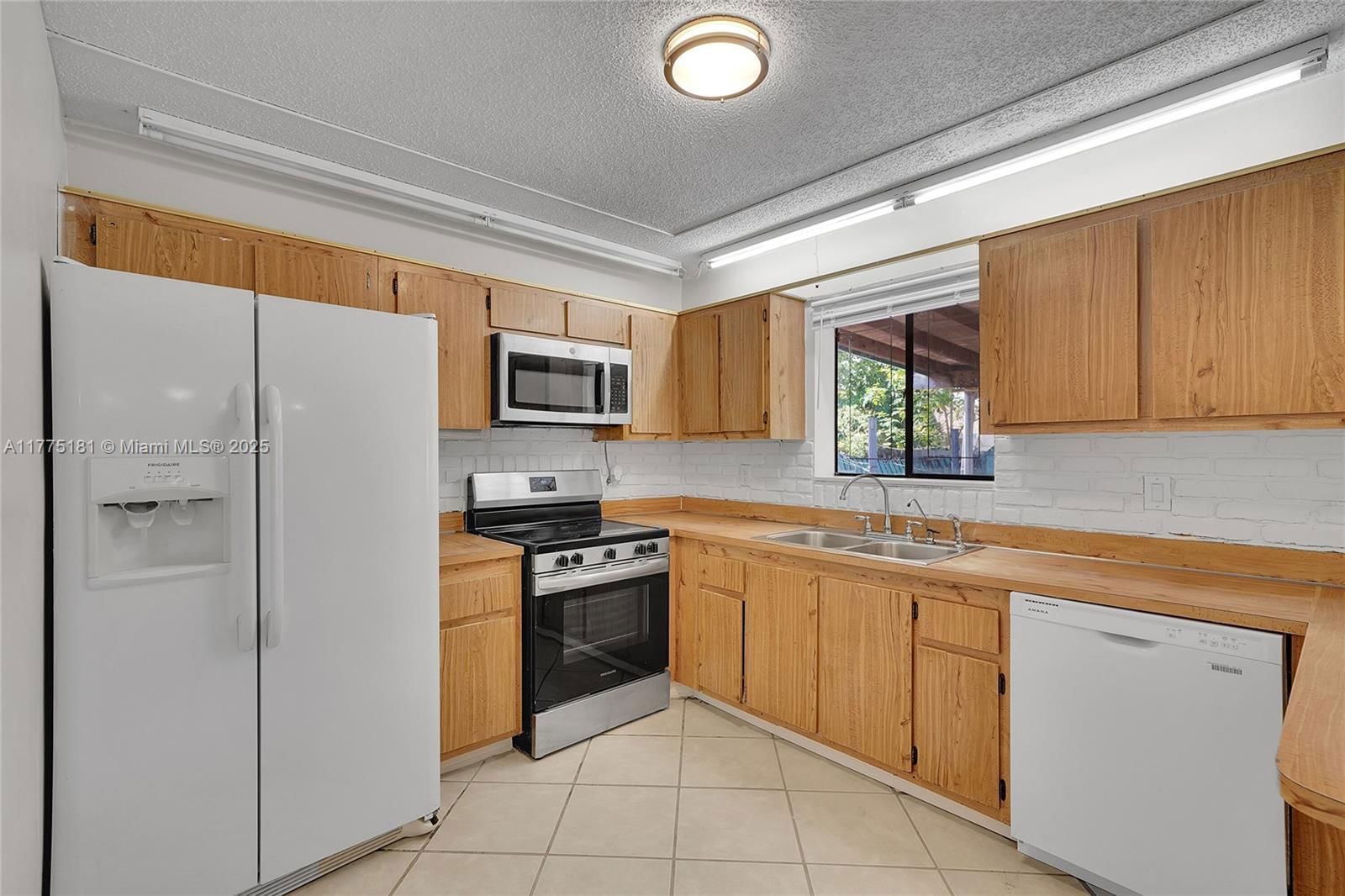 Real estate property located at 7818 7th Pl, Broward, Lauderdale North Park Sec, North Lauderdale, FL