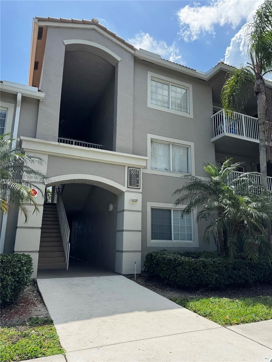 Real estate property located at 5031 Wiles Rd #202, Broward, Evergreen Lakes Condo, Coconut Creek, FL