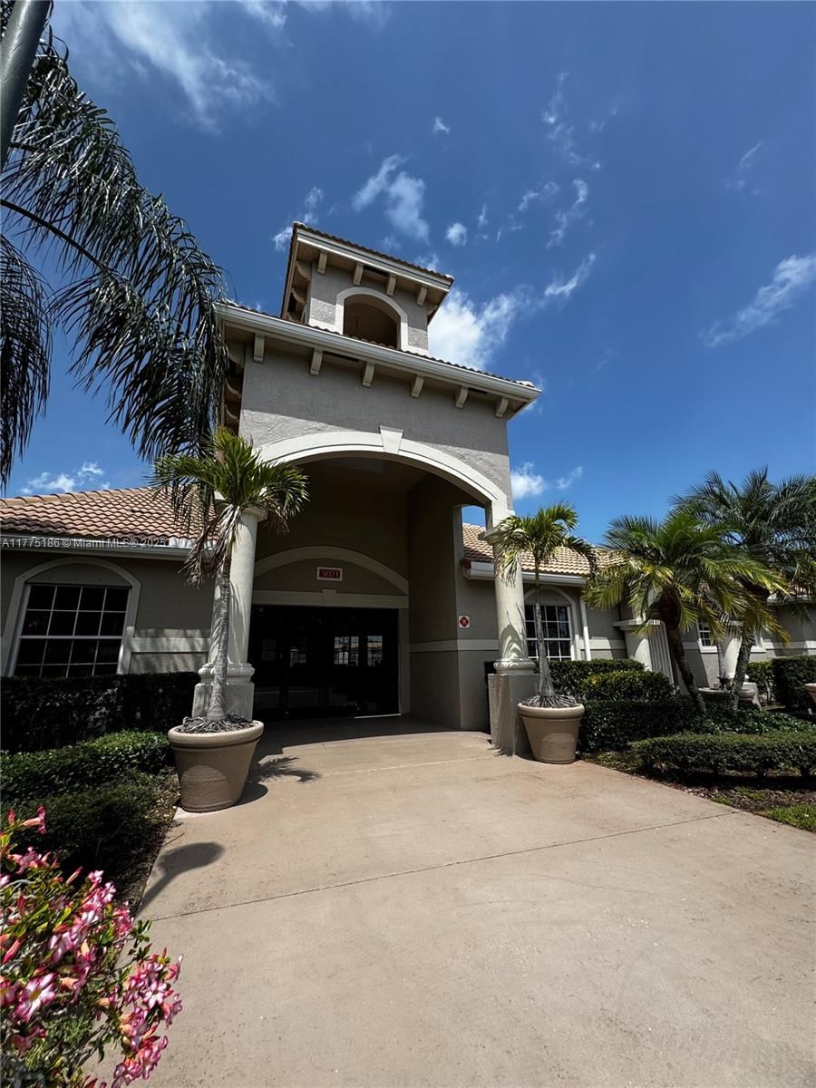 Real estate property located at 5031 Wiles Rd #202, Broward, Evergreen Lakes Condo, Coconut Creek, FL