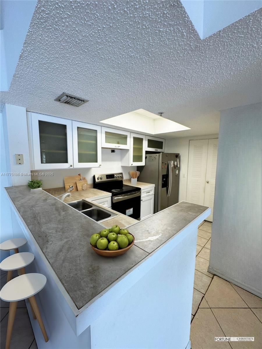 Real estate property located at 5031 Wiles Rd #202, Broward, Evergreen Lakes Condo, Coconut Creek, FL