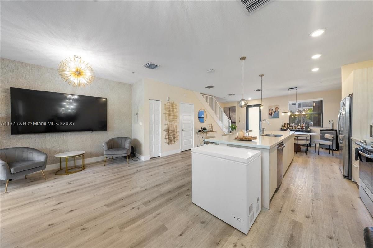 Real estate property located at 10413 82nd St #9, Miami-dade, Highland At Park Central, Doral, FL