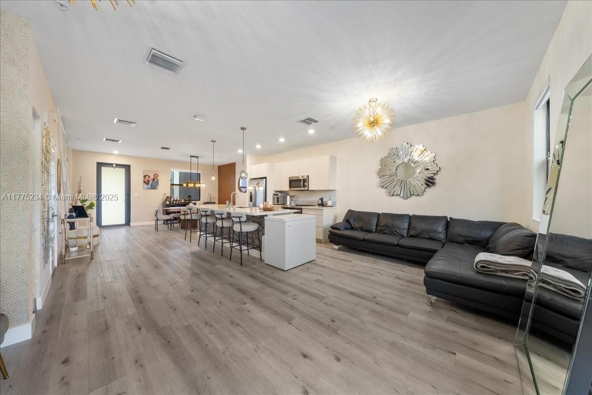 Real estate property located at 10413 82nd St #9, Miami-dade, Highland At Park Central, Doral, FL