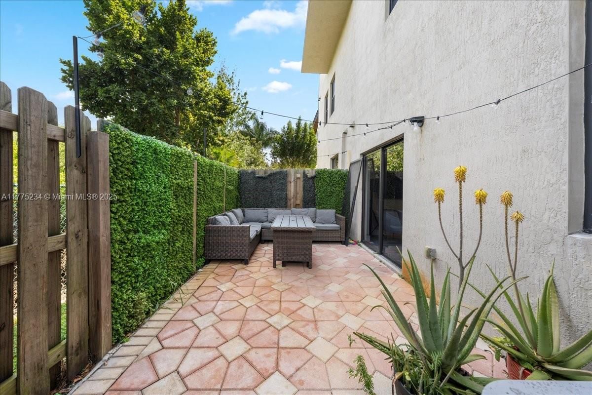 Real estate property located at 10413 82nd St #9, Miami-dade, Highland At Park Central, Doral, FL