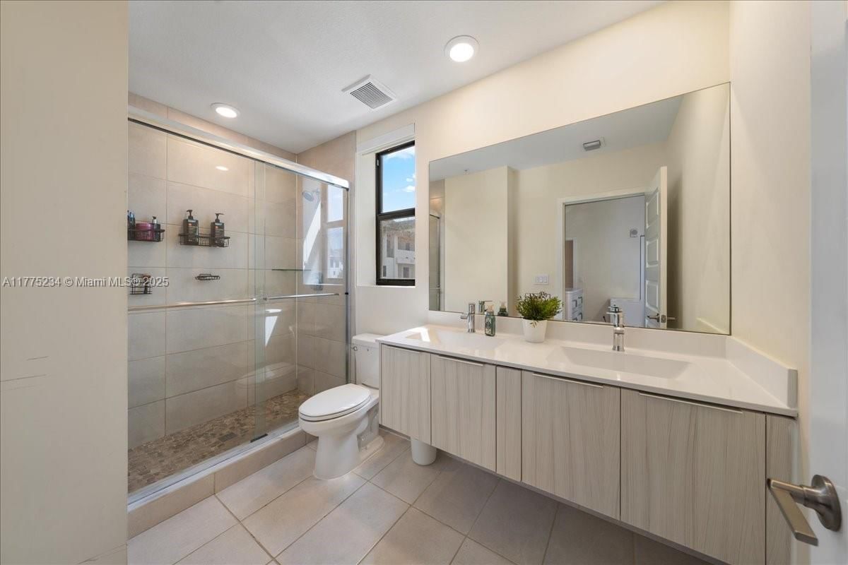 Real estate property located at 10413 82nd St #9, Miami-dade, Highland At Park Central, Doral, FL